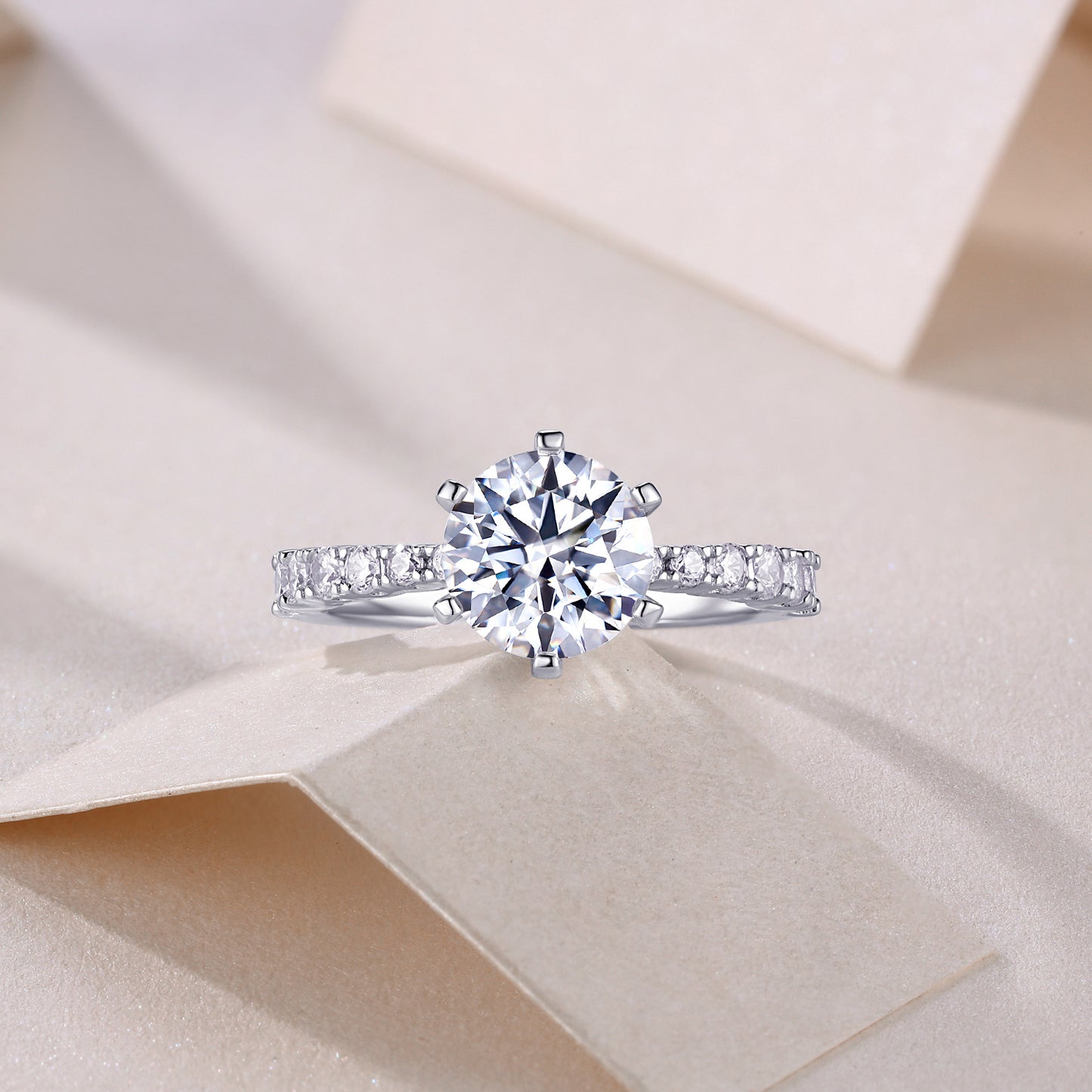 Round Engagement diamond Rings
