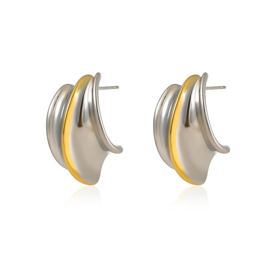 Pair of silver and gold earrings  Pair of silver and gold earrings