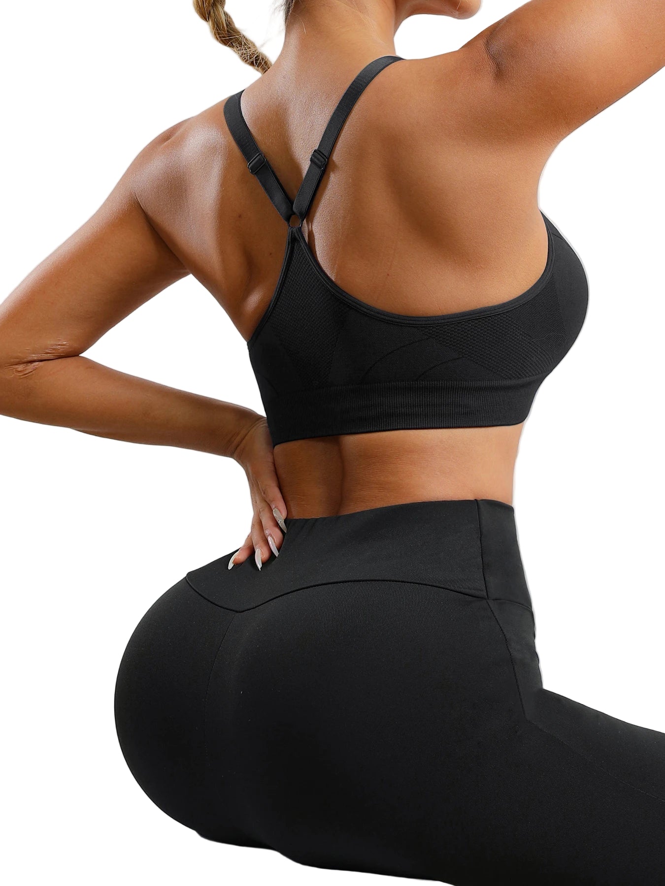 Lightweight sports bra with customizable strap adjustment