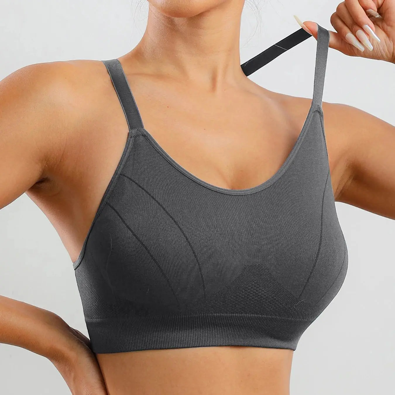 Athletic sports bra with adjustable shoulder straps for gym