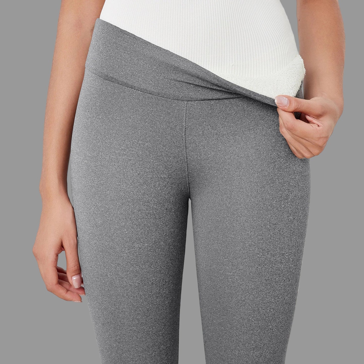 Comfortable thermal leggings with soft velvet exterior finish