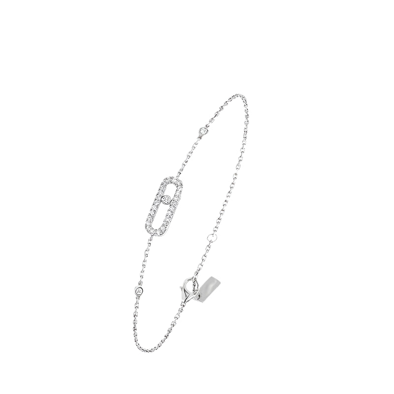 Silver bracelet with a chain design