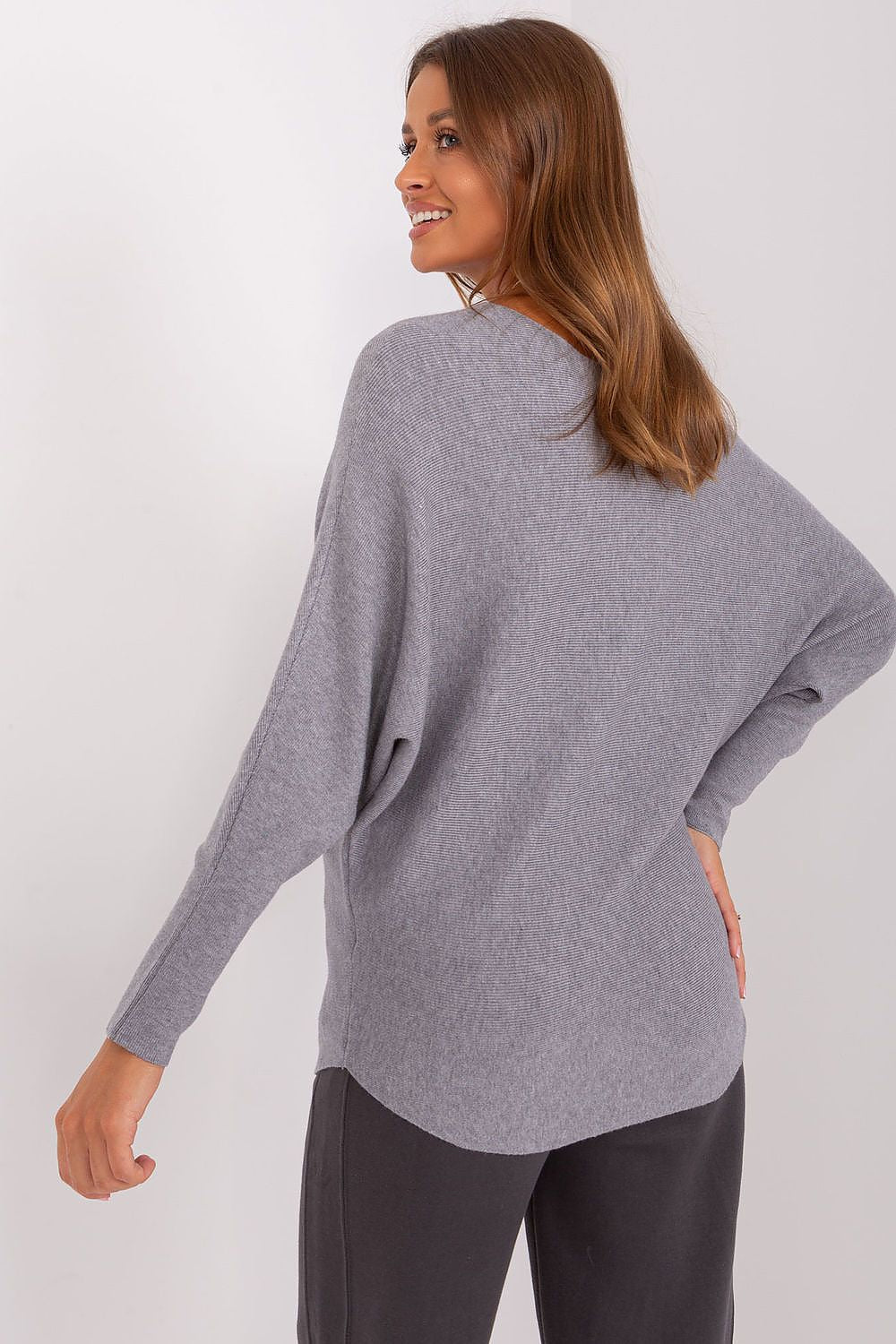 Versatile Grey Sweatshirt Look