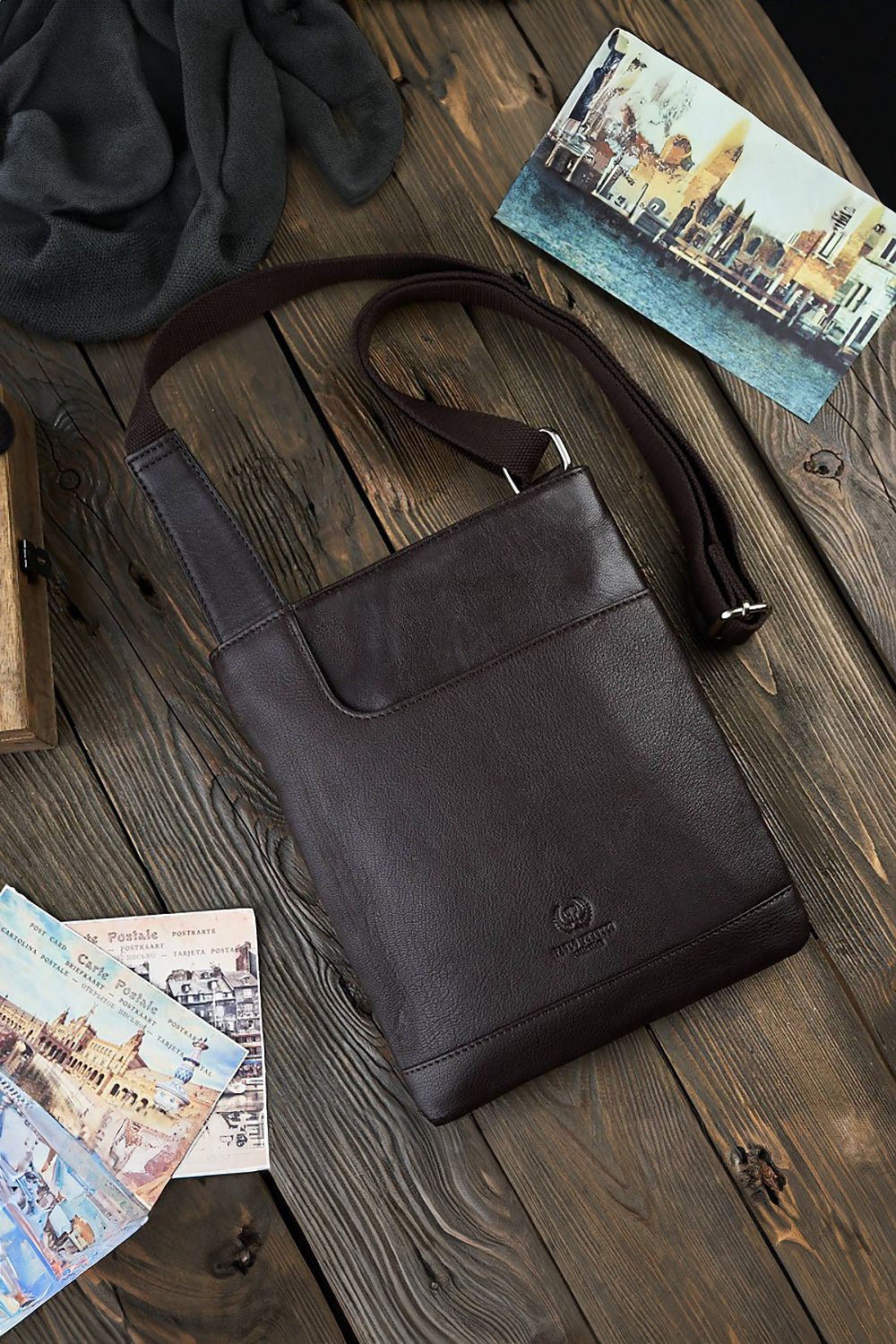Natural leather bag made in Eu