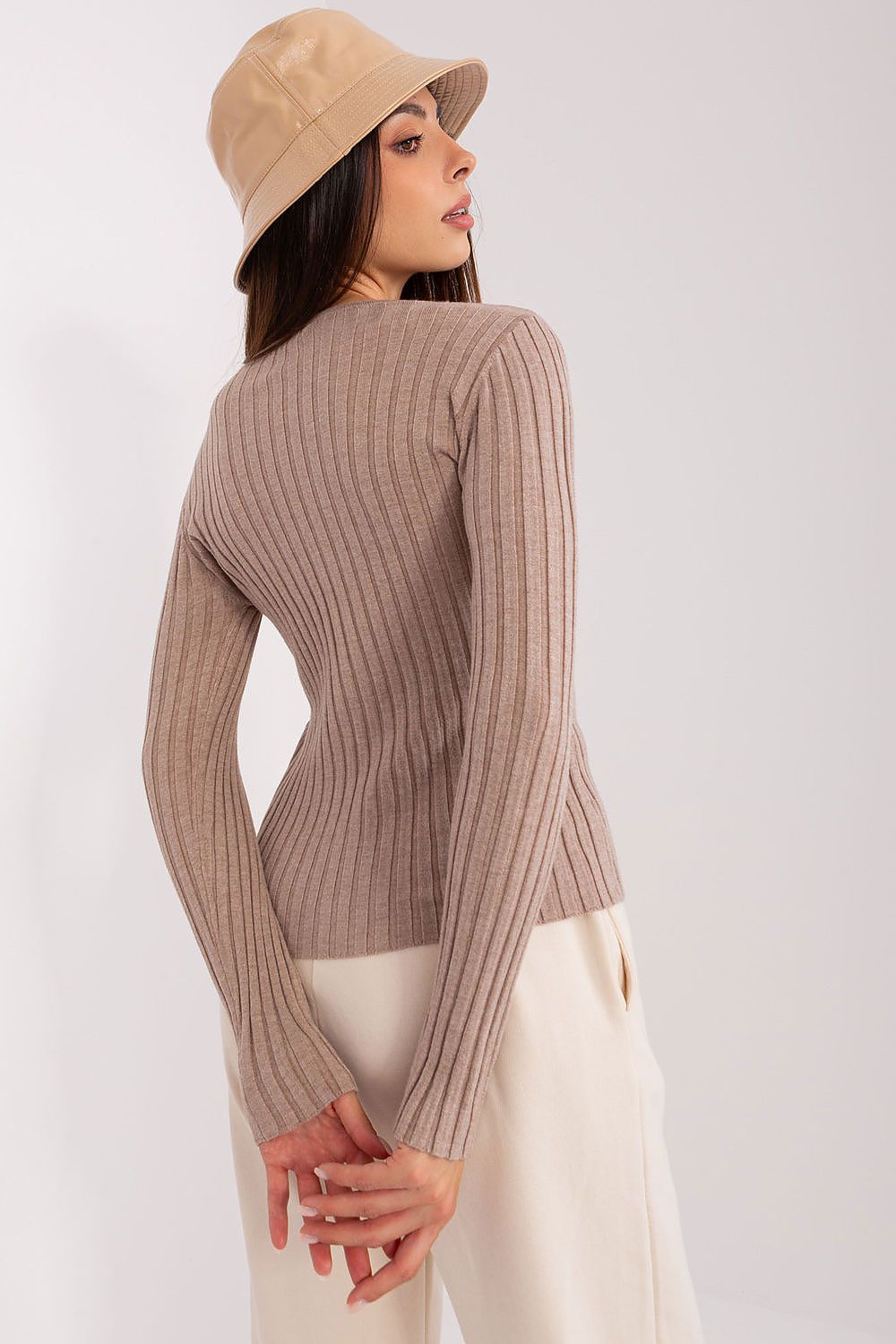 beige ribbed sweater and bucket hat