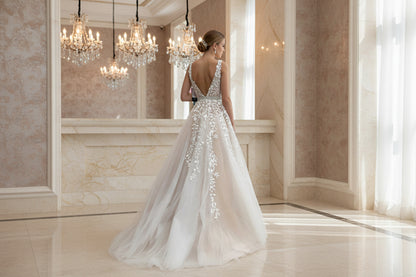 White lace  wedding dress 