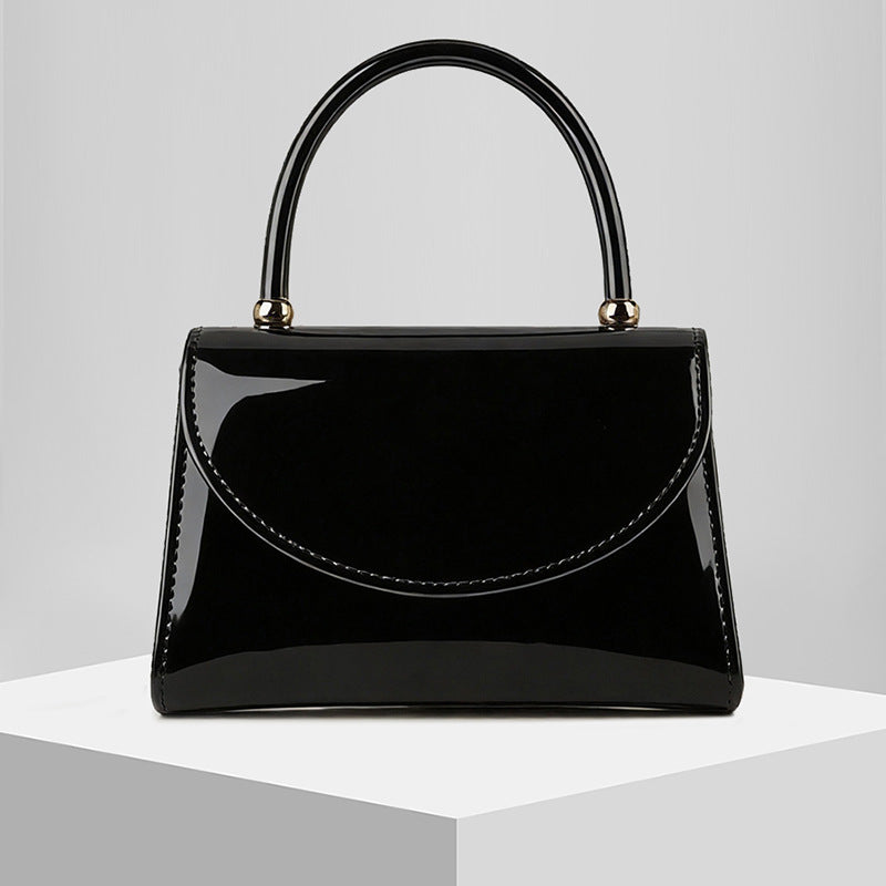 New Glossy Evening Clutch With A Chain Strap in Black