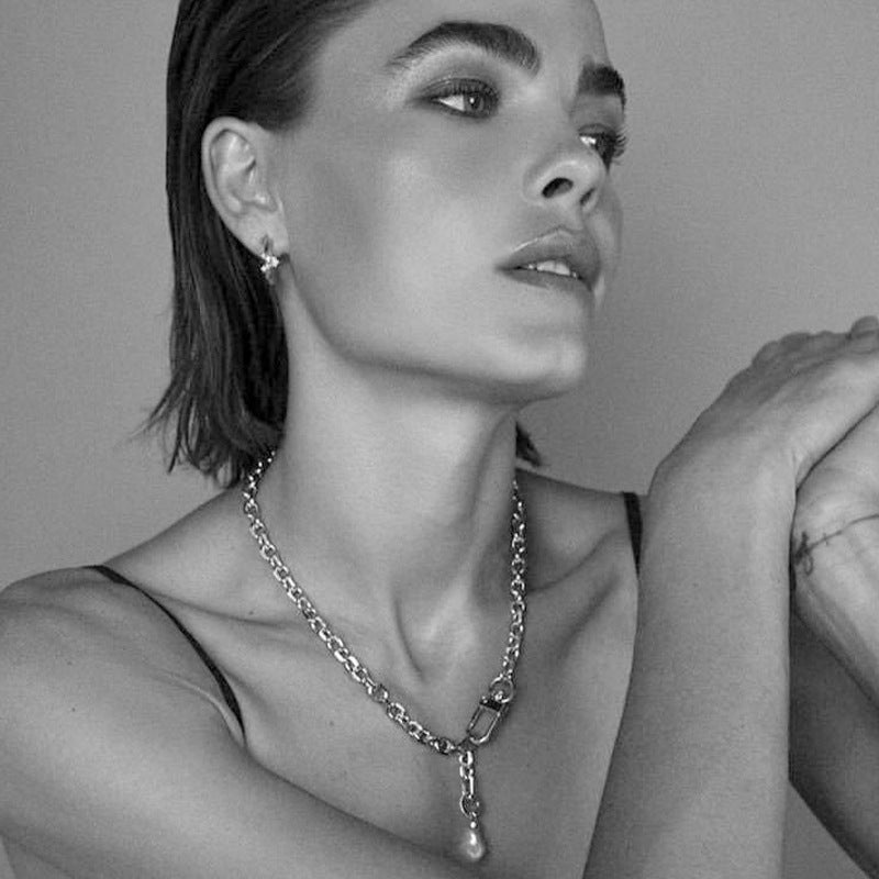 Retro French-style mother-of-pearl pendant necklace