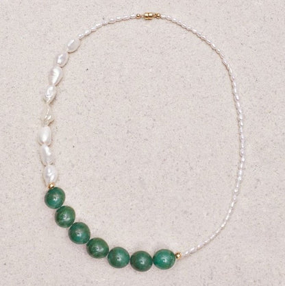 Necklace with green beads and white pearls 