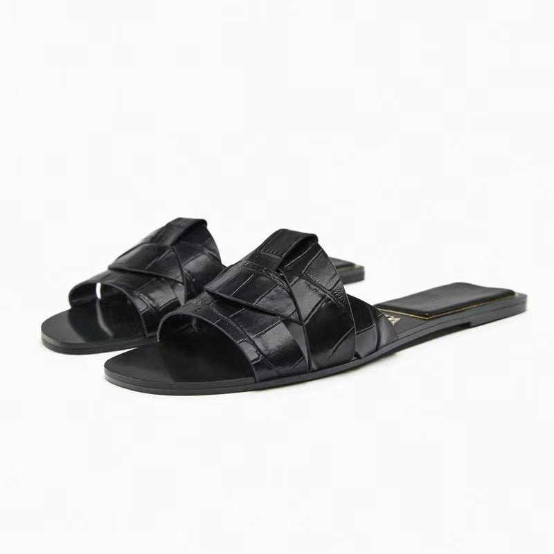 Everyday casual outdoor slippers with round head design