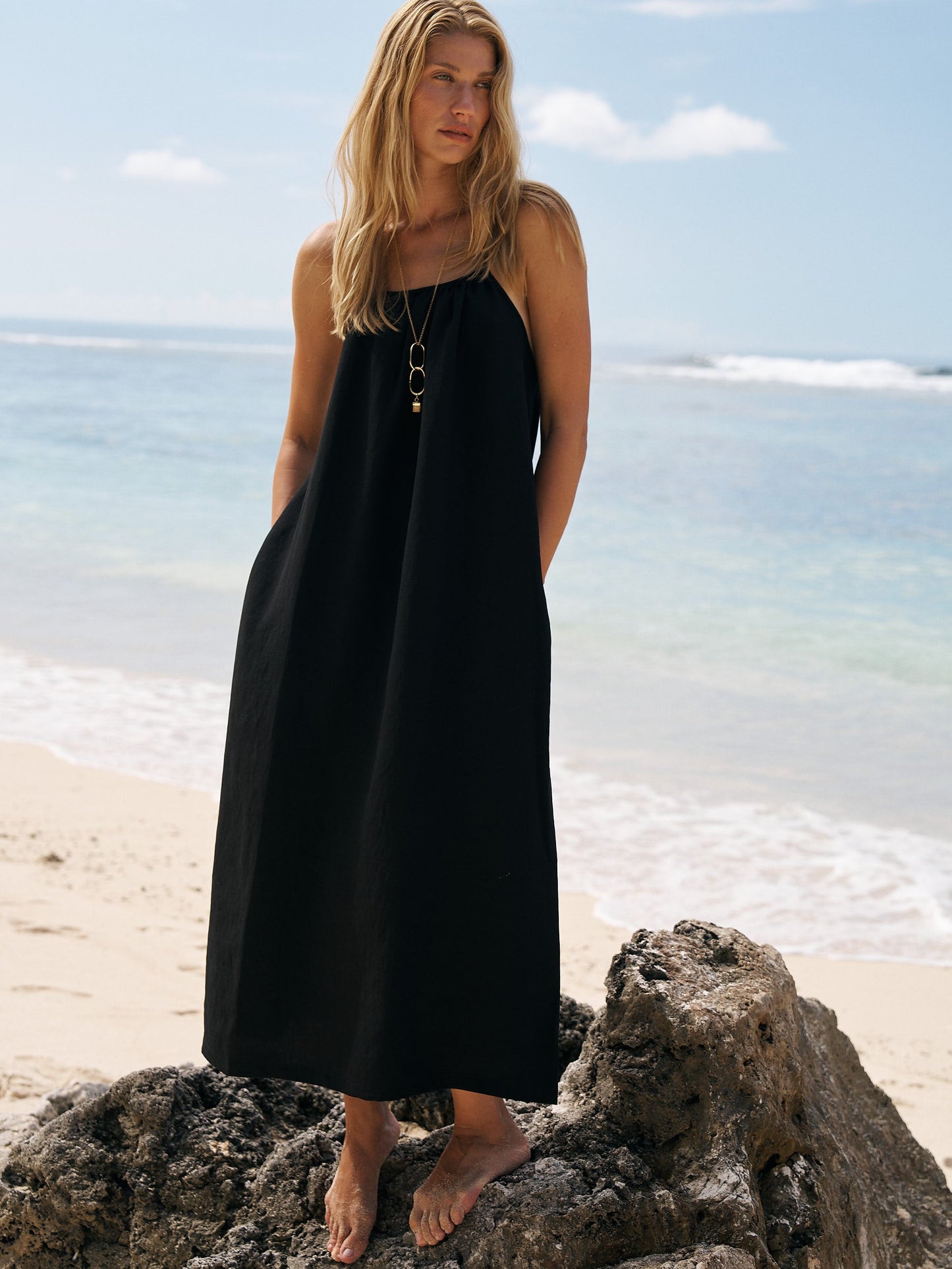 a black elegant dress 