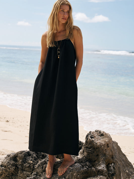 a black elegant dress 