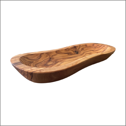 Wooden serving board with a wavy edge 