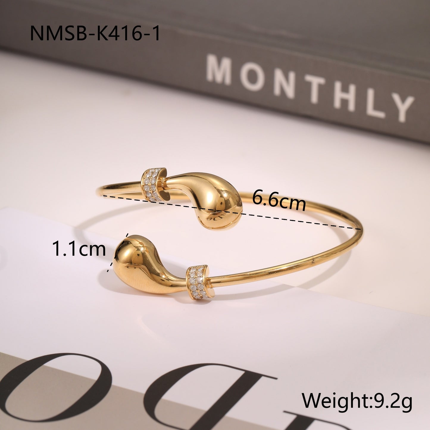 Gold bracelet with measurements and weight details 