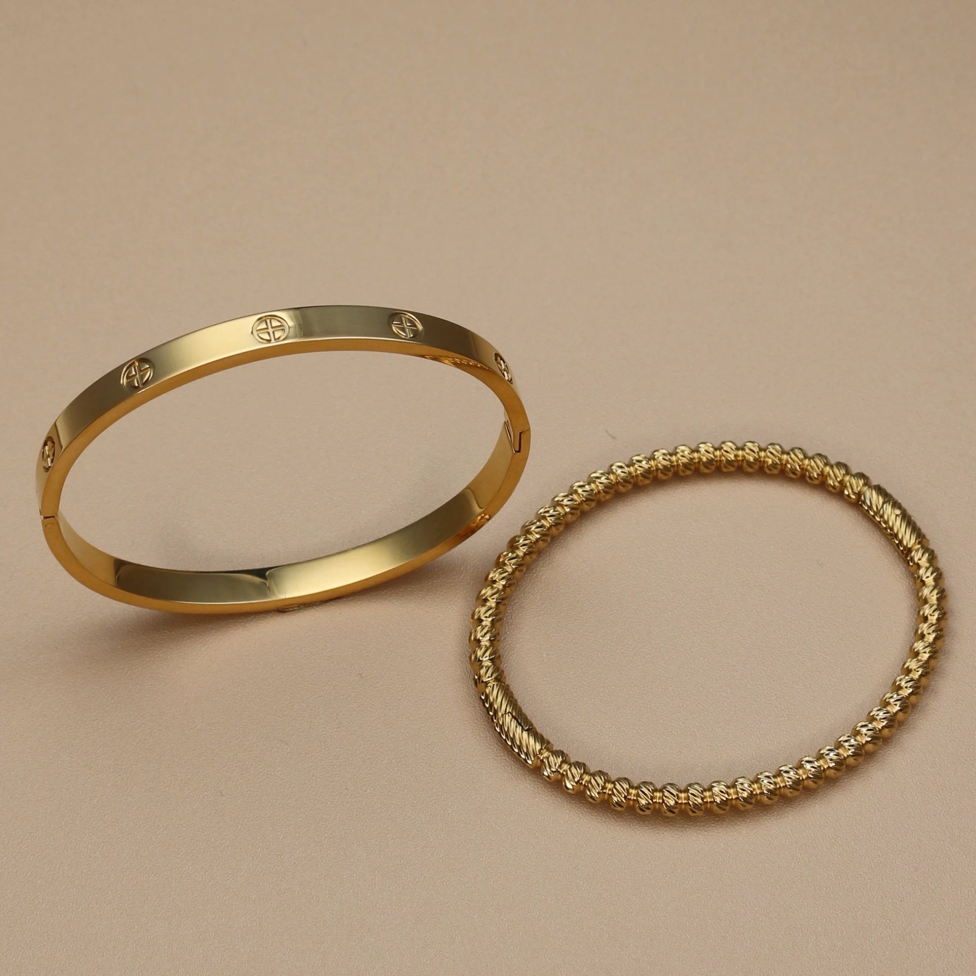 Ribbed gold bangle bracelet in 316L stainless steel – tarnish-resistant women's jewelry
