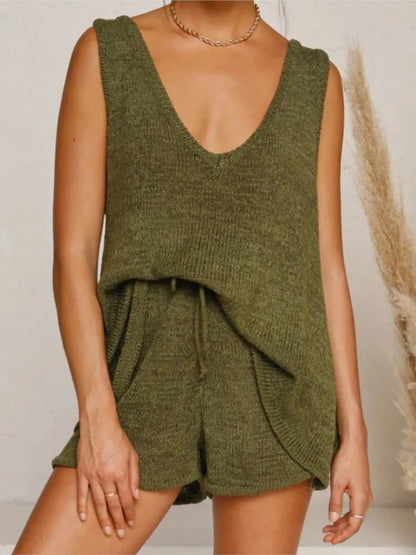 Women's 2-piece knit set available in sizes S to XL