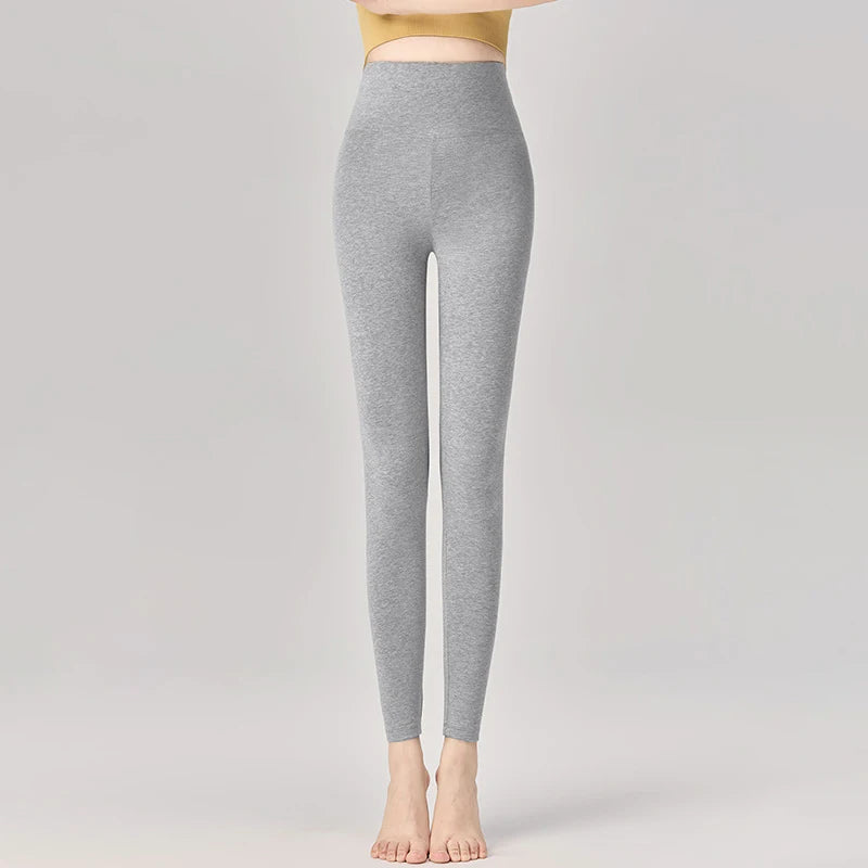 Waistband detail of fleece lined thermal leggings – wide high rise panel for support and warmt