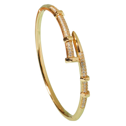 Gold bracelet with diamond accents 
