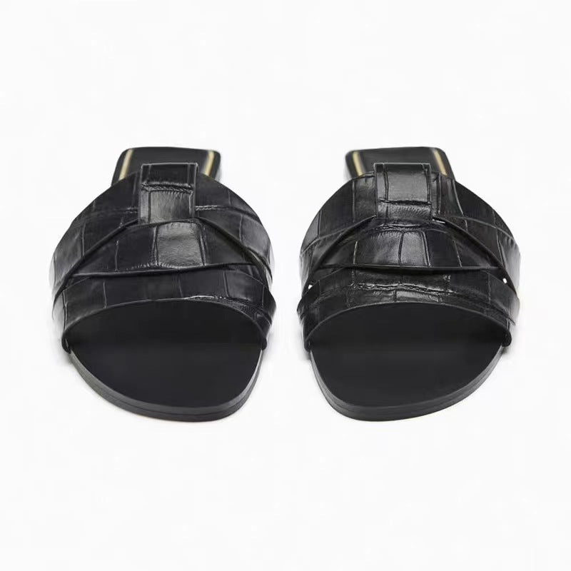 Casual outdoor slippers in black with rubber sole