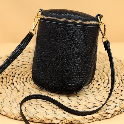 Black leather handbag with a gold zipper 
