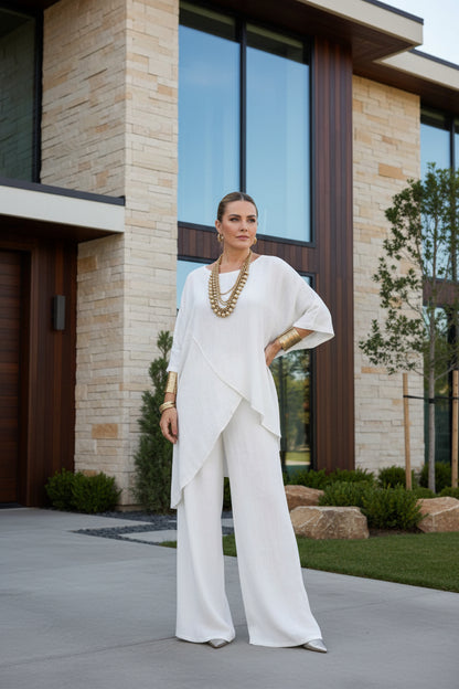 Curvy fashion cotton linen two-piece set in white with relaxed fit trousers
