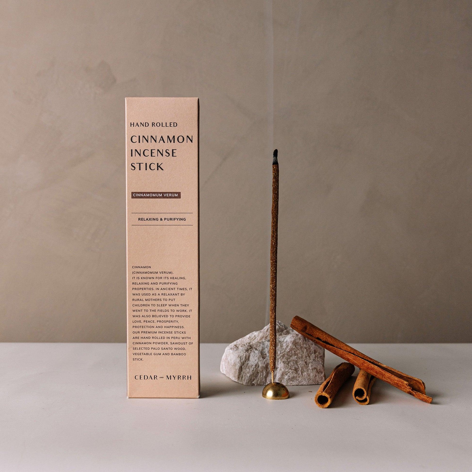 Cinnamon incense stick packaging with incense sticks and a cinnamon stick 