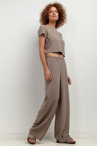 Brown wide-leg linen pants, earthy and versatile style