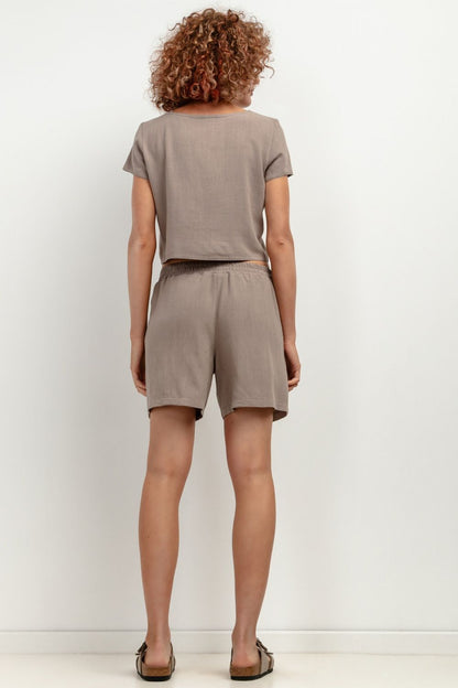 versatile casual linen shorts perfect for travel and city walks