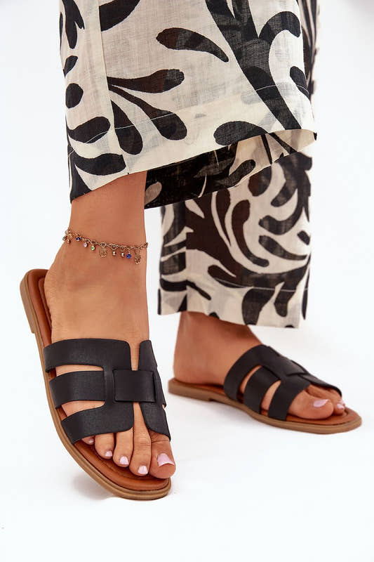 Black strappy sandals 