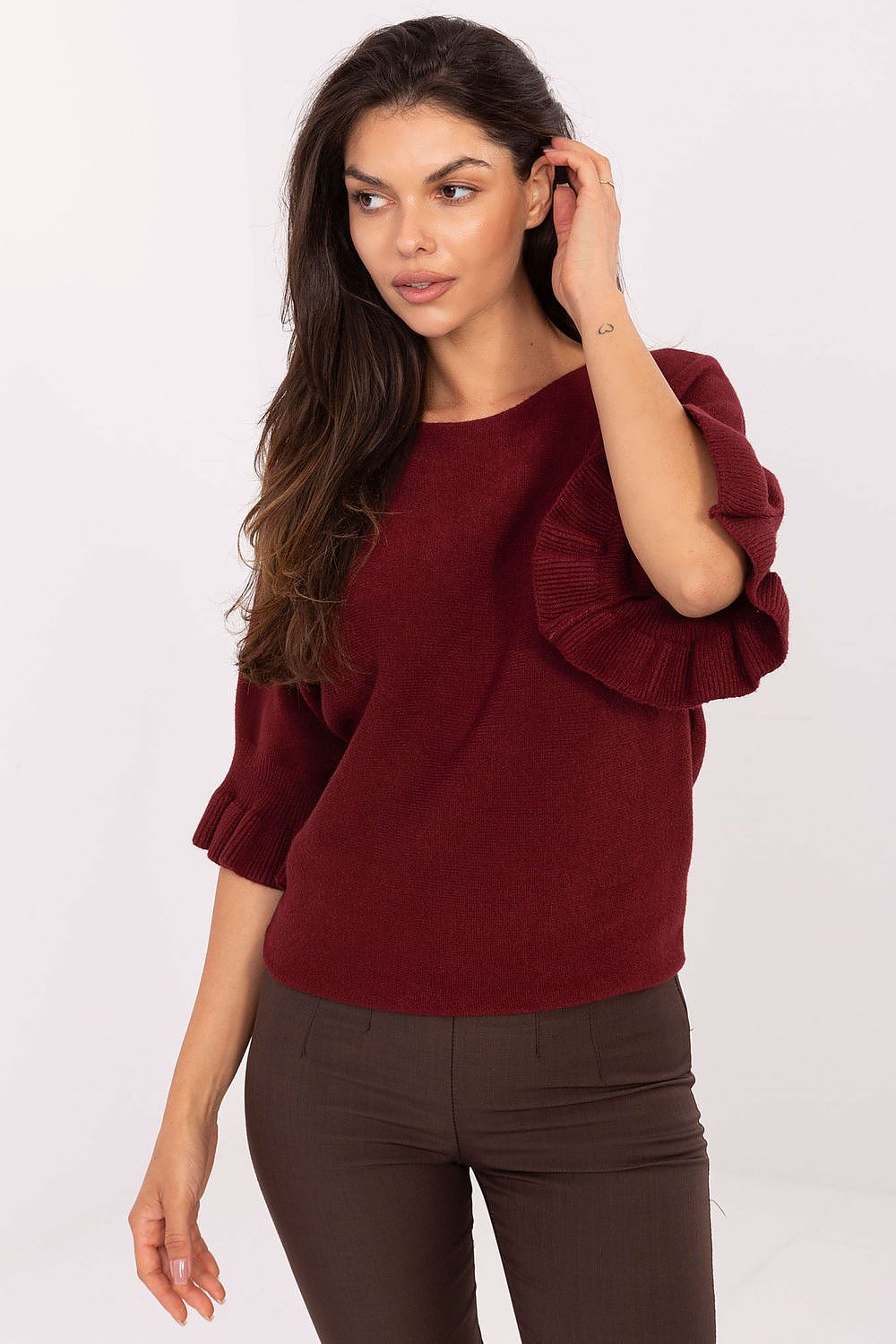 Timeless knit sweater with feminine sleeves

