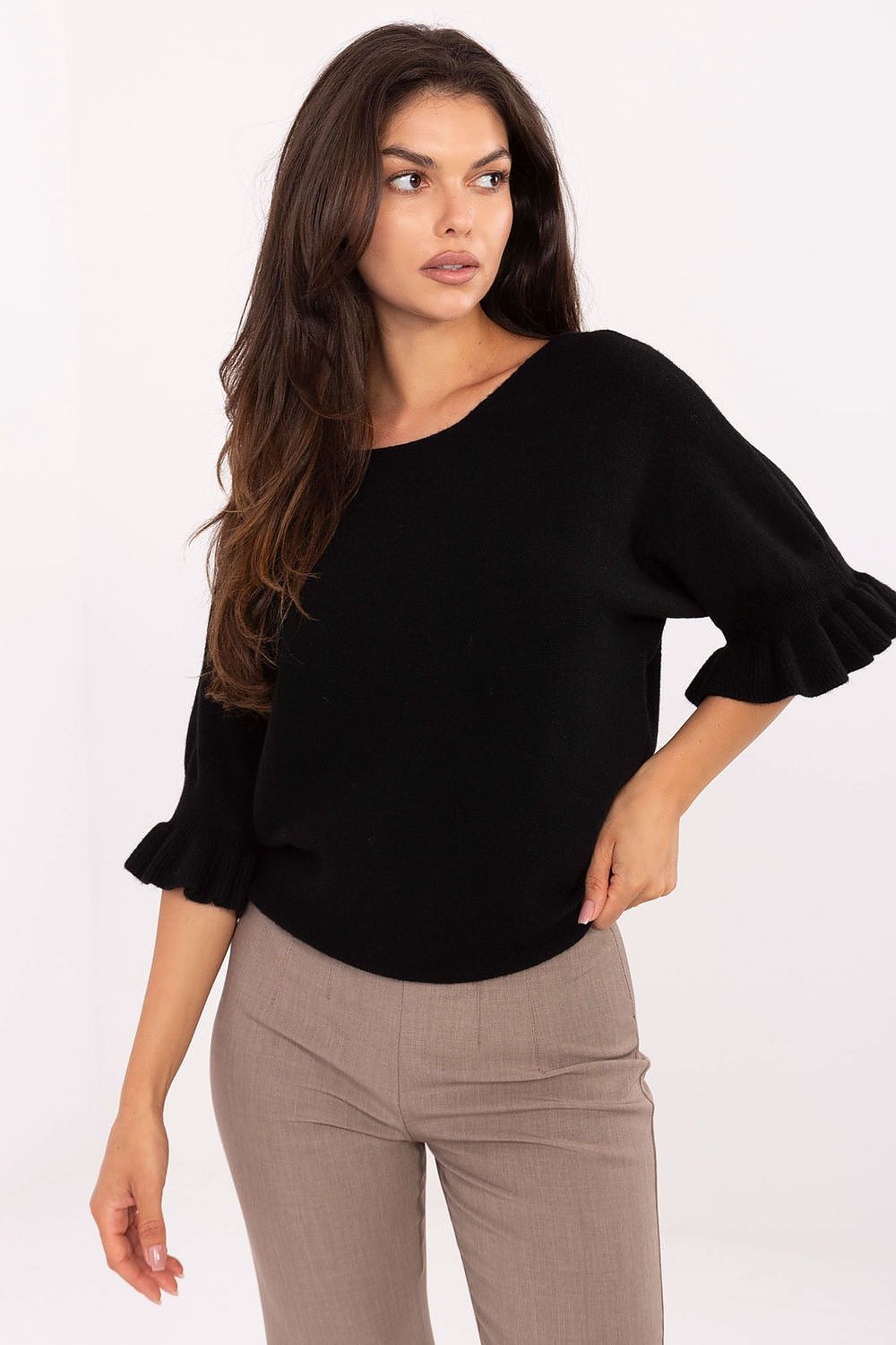 Classic round neck sweater with ruffle sleeves

